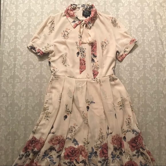 Modcloth Dresses & Skirts - Short sleeve floral dress.